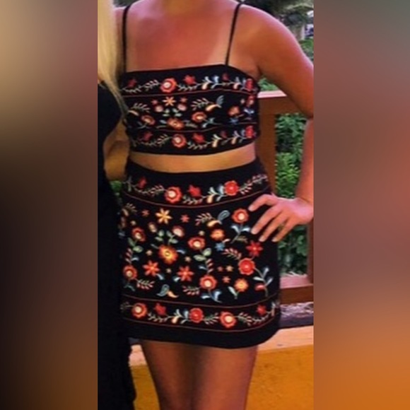 2 piece outfit only worn once! - Picture 1 of 1